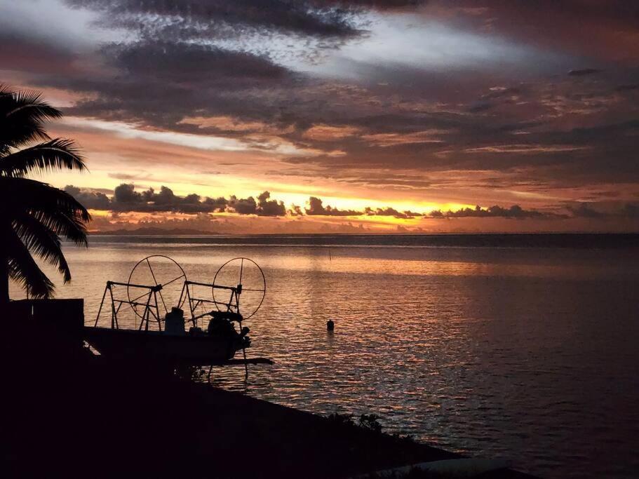Duplex En Bord De Mer Fare Tahitea Pension Taputapuapea Ngoại thất bức ảnh